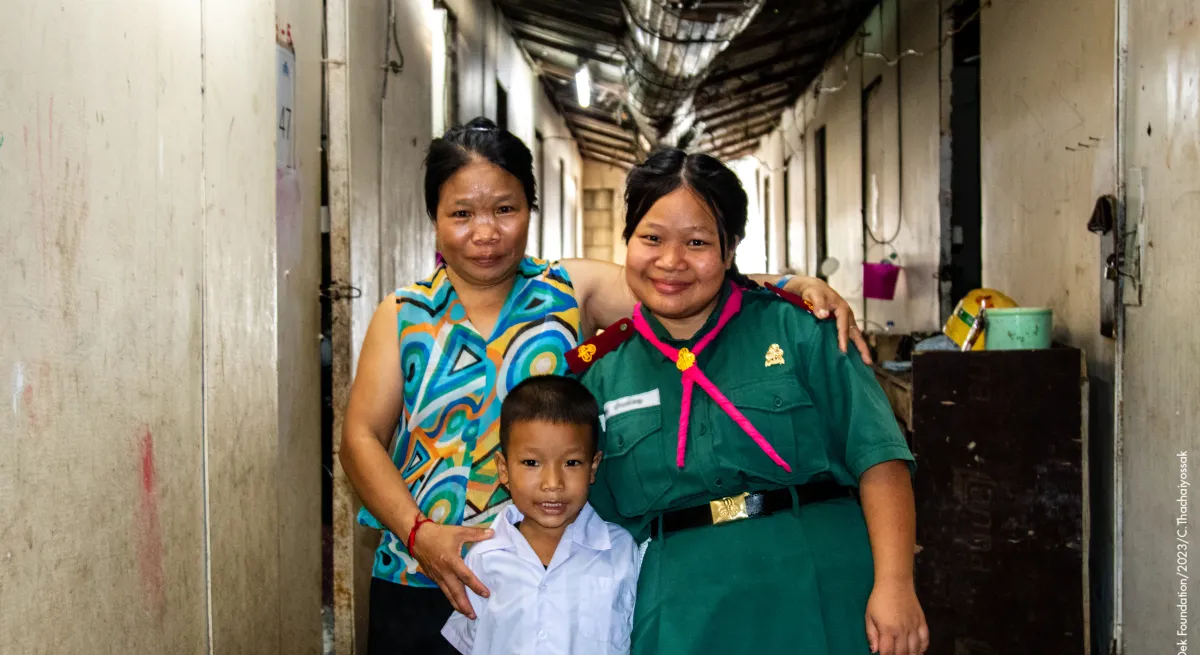 Baan Dek Family portrait